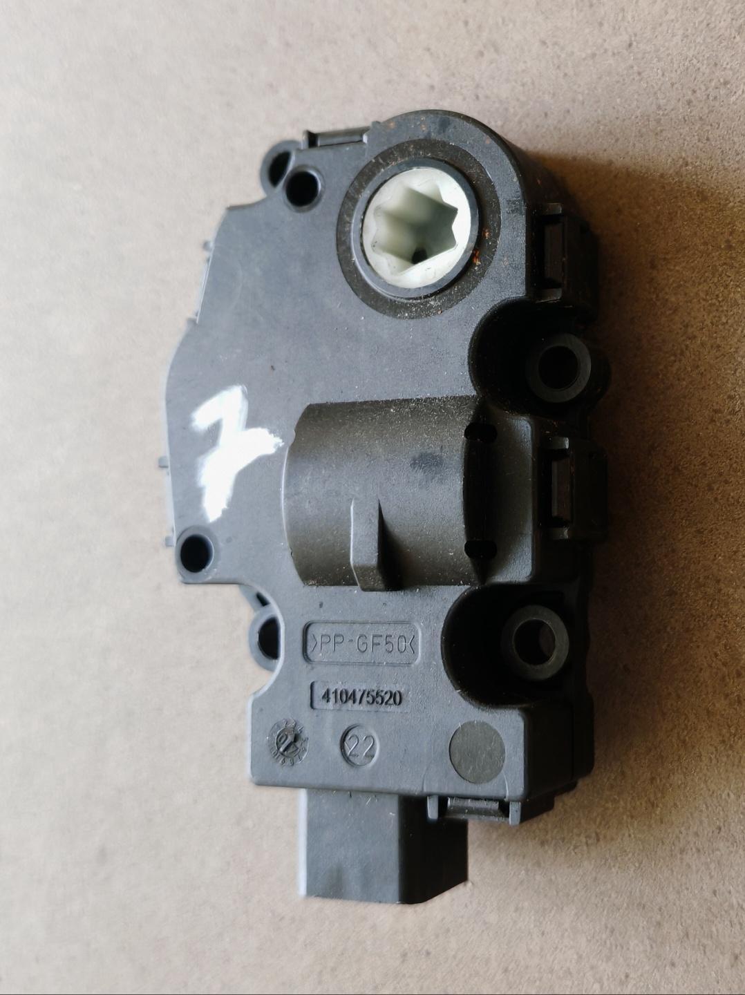 моторчик заслонки печки BMW 3 серия E90/E91/E92/E93 E90 2007, 2.0 л., N46B20BX, бензин, 6МКПП, sparkling graphite, седан, 410475520 - фото №1